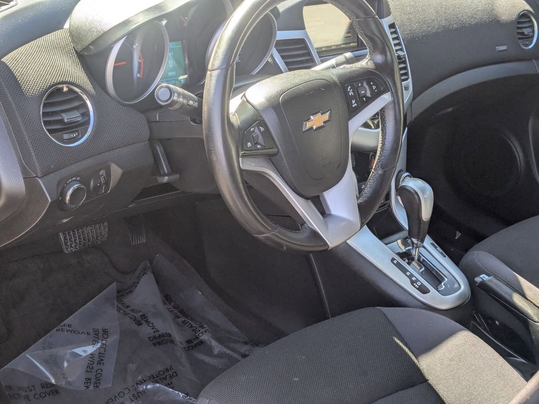 2014 Chevrolet Cruze 1LT Image 8 of 20