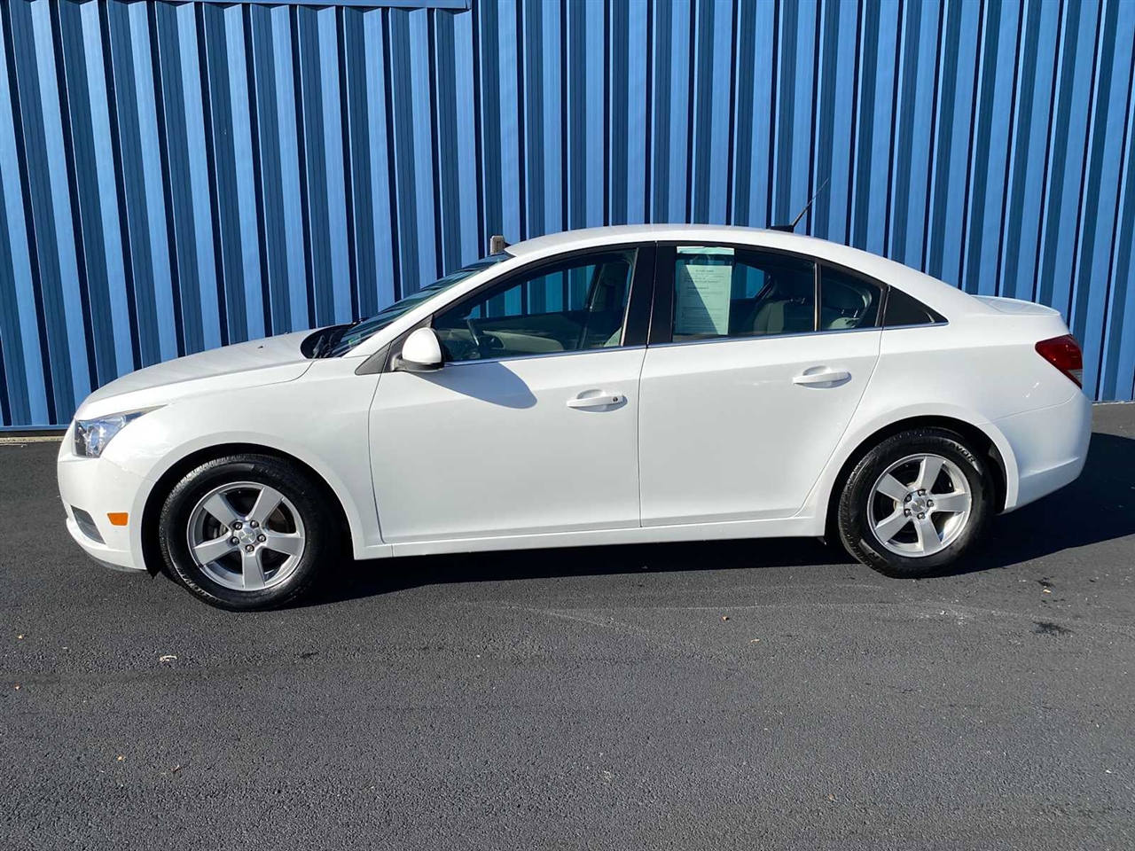 2014 Chevrolet Cruze 1LT Image 7 of 39