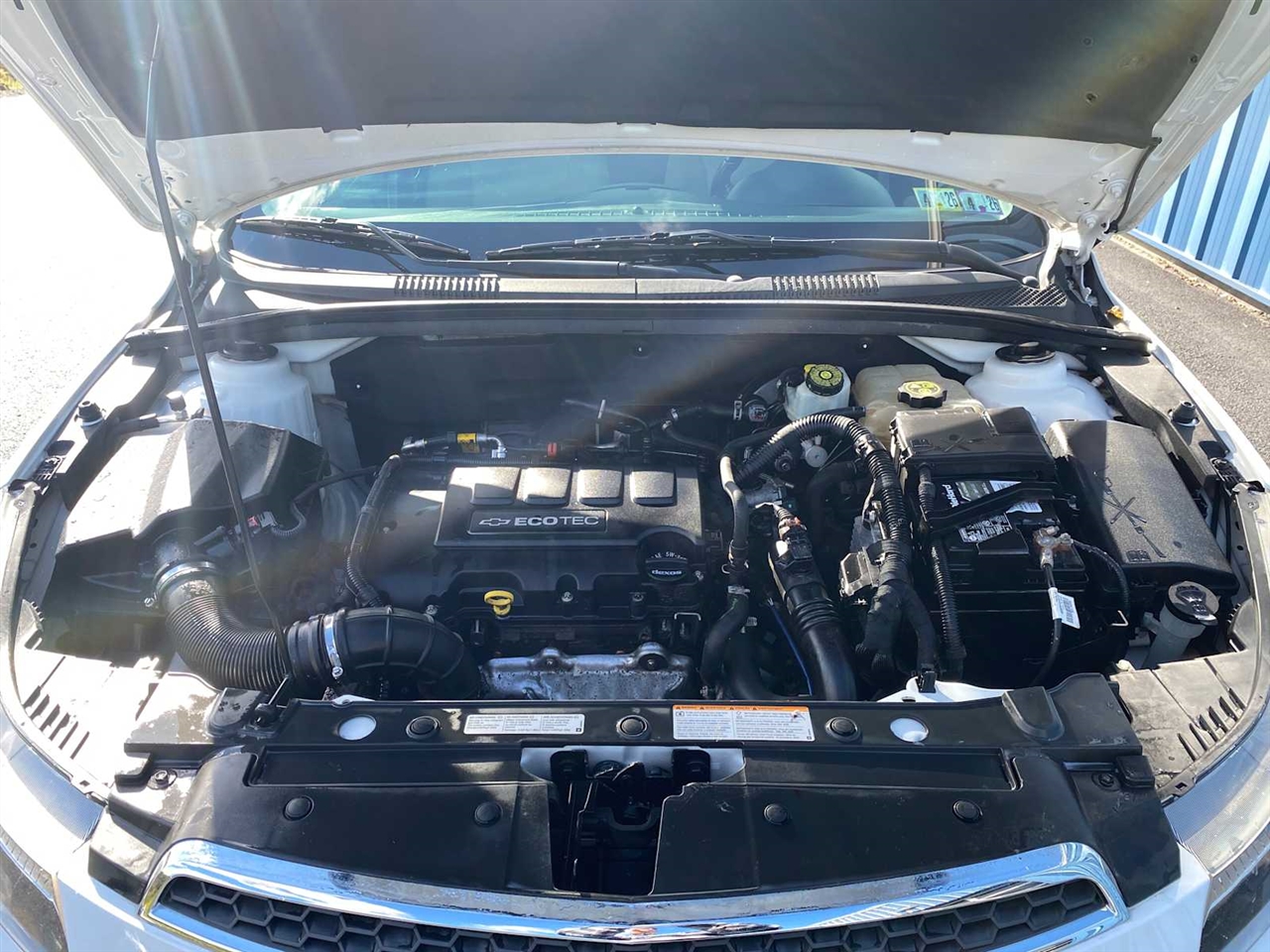 2014 Chevrolet Cruze 1LT Image 8 of 39