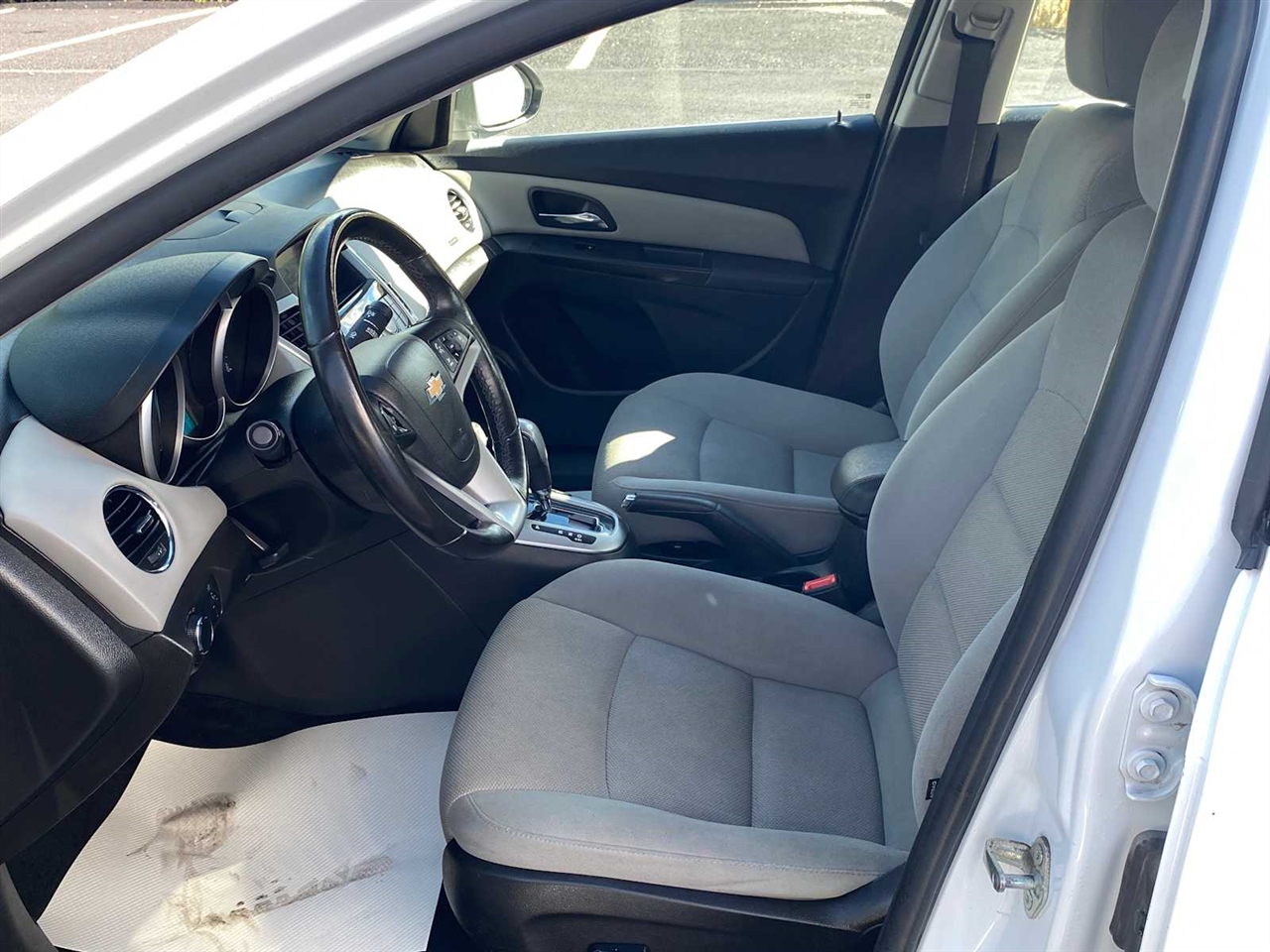 2014 Chevrolet Cruze 1LT Image 16 of 39