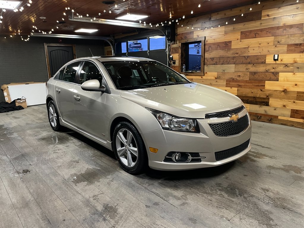 2014 Chevrolet Cruze 2LT Image 2 of 30