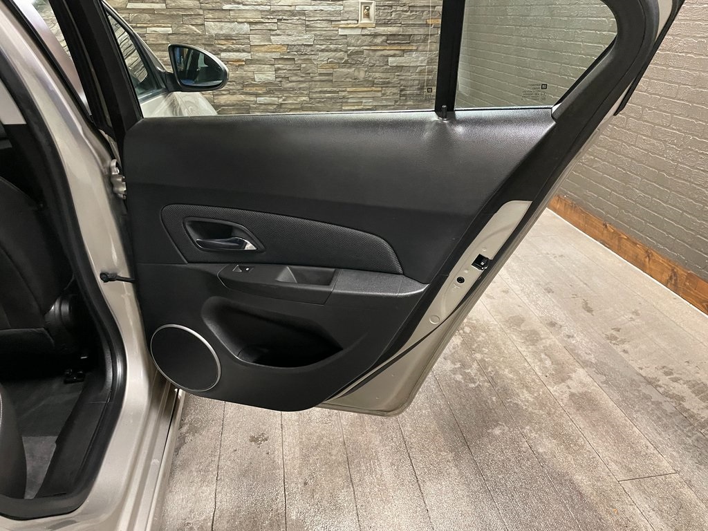 2014 Chevrolet Cruze 2LT Image 28 of 30