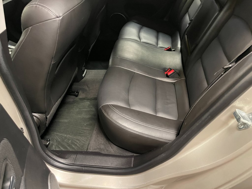 2014 Chevrolet Cruze 2LT Image 13 of 30