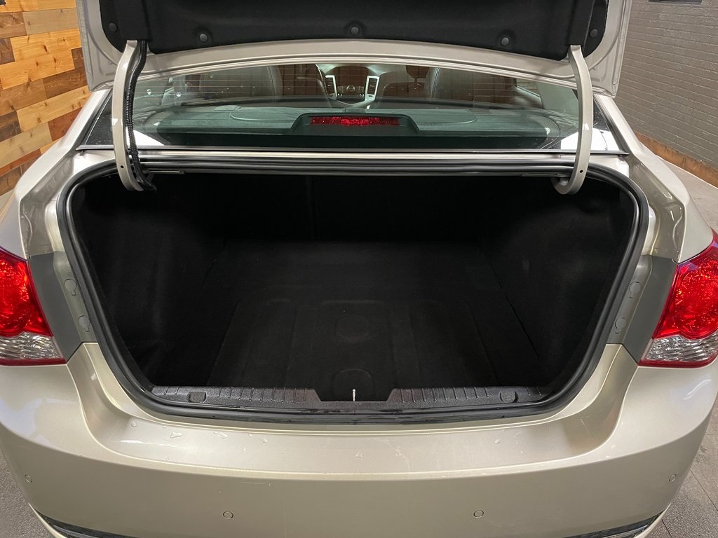 2014 Chevrolet Cruze 2LT Image 5 of 30