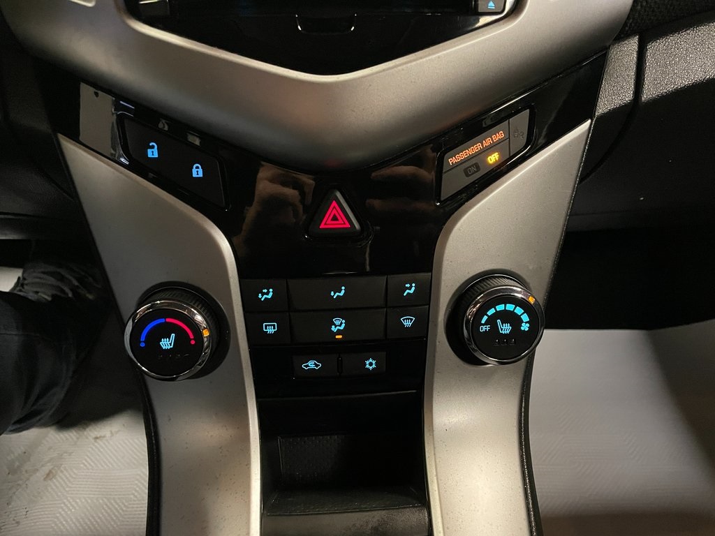 2014 Chevrolet Cruze 2LT Image 24 of 30