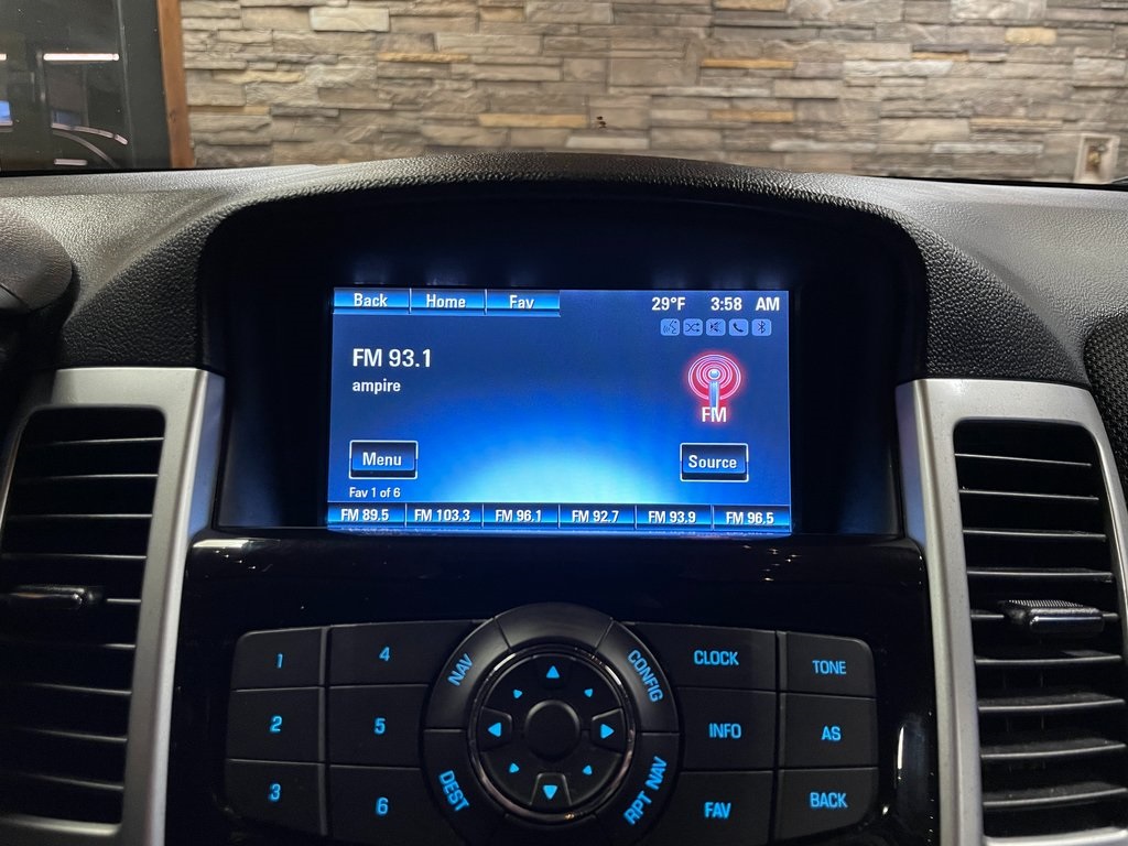 2014 Chevrolet Cruze 2LT Image 21 of 30