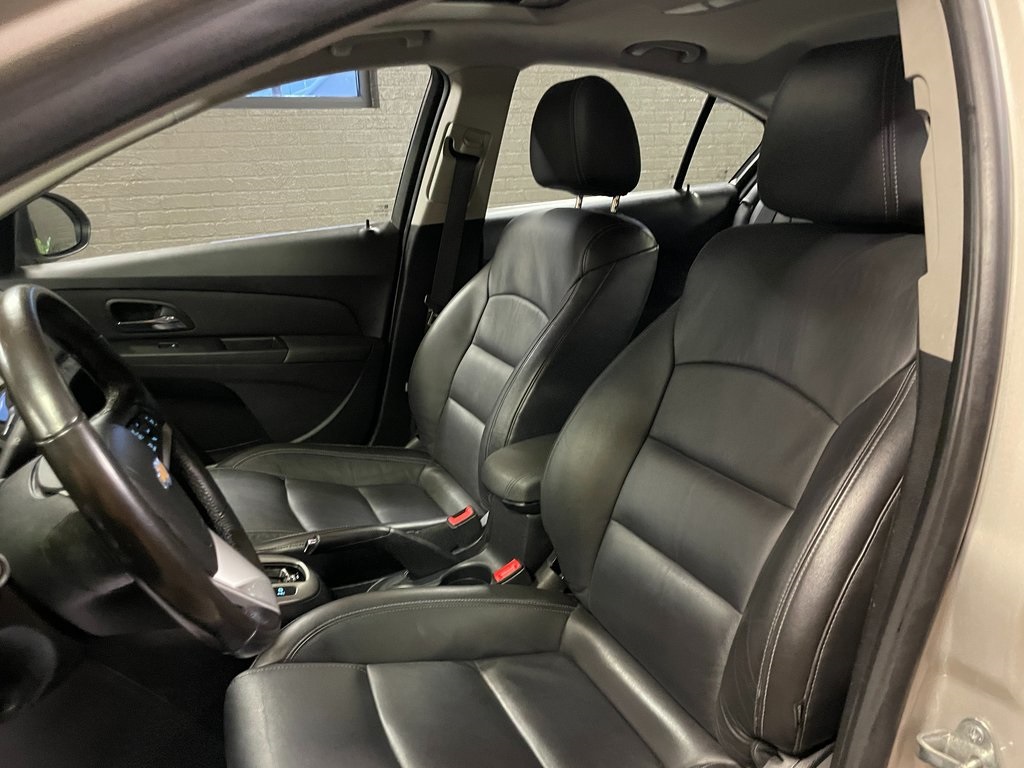 2014 Chevrolet Cruze 2LT Image 7 of 30