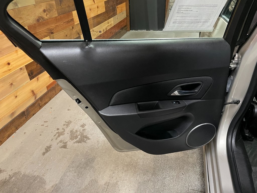 2014 Chevrolet Cruze 2LT Image 29 of 30