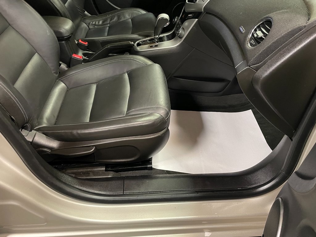 2014 Chevrolet Cruze 2LT Image 14 of 30