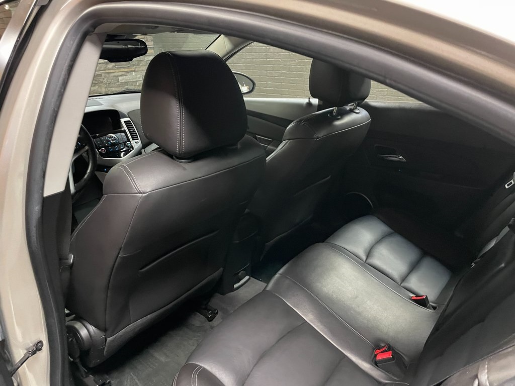 2014 Chevrolet Cruze 2LT Image 12 of 30