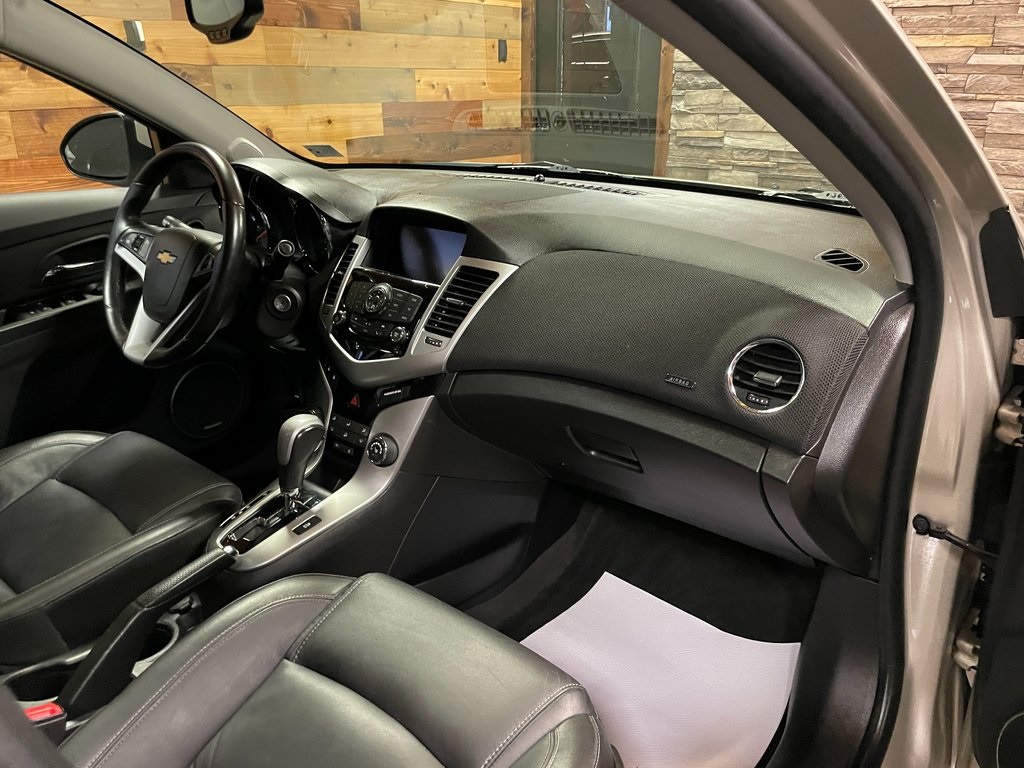 2014 Chevrolet Cruze 2LT Image 15 of 30