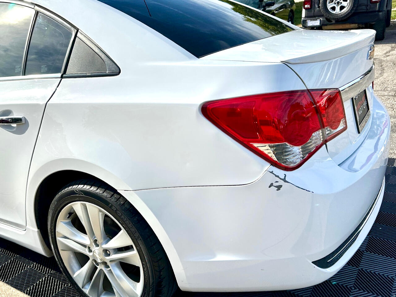 2014 Chevrolet Cruze LTZ Image 8 of 44