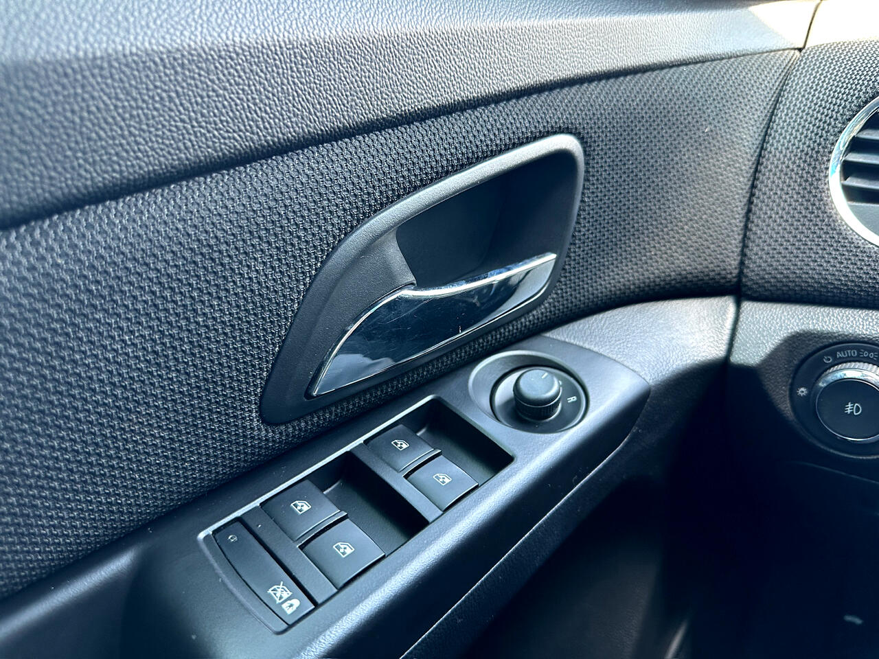 2014 Chevrolet Cruze LTZ Image 36 of 44