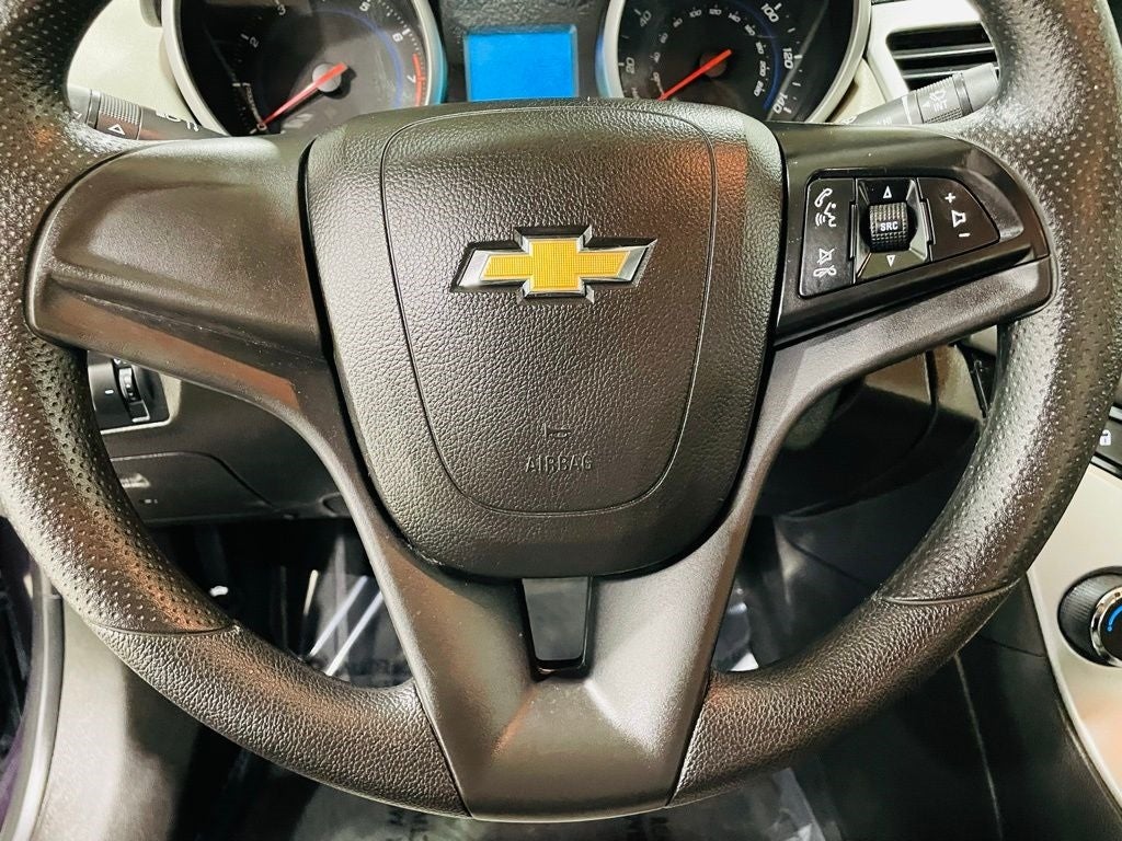 Vehicle image 32 of 45