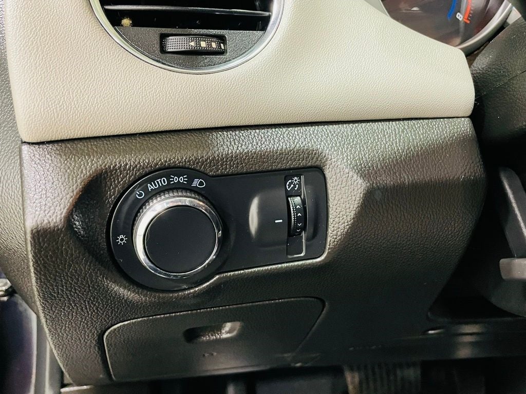 Vehicle image 41 of 45