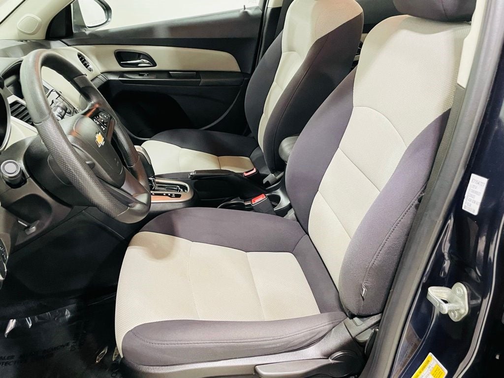 Vehicle image 27 of 45