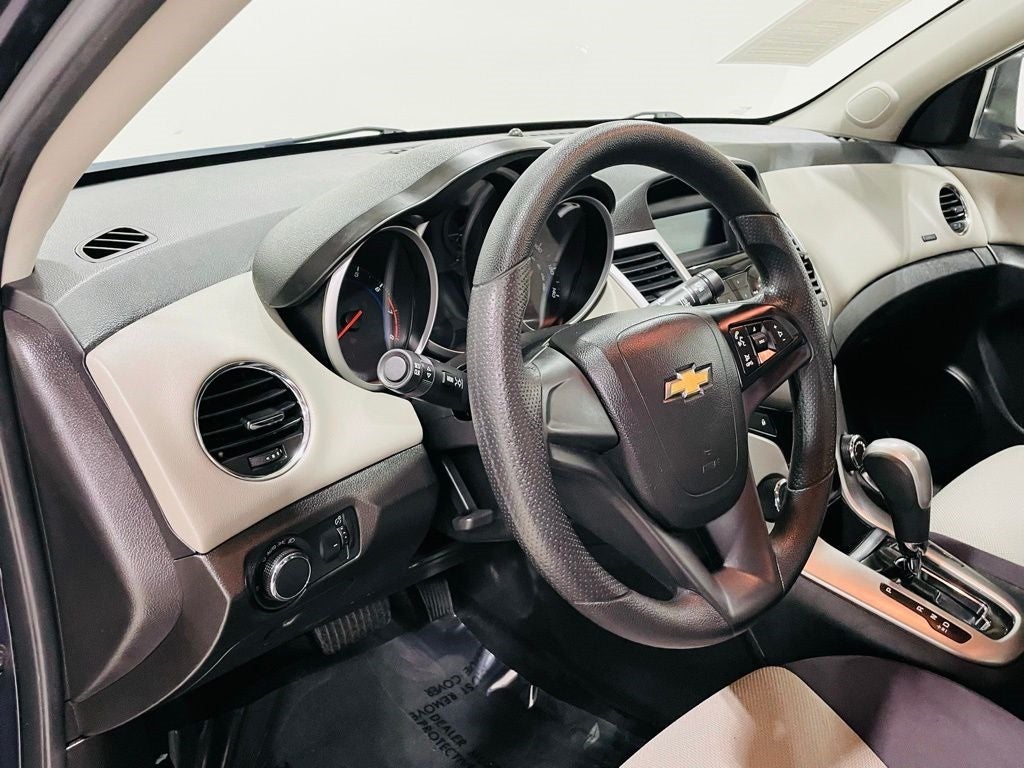 Vehicle image 29 of 45