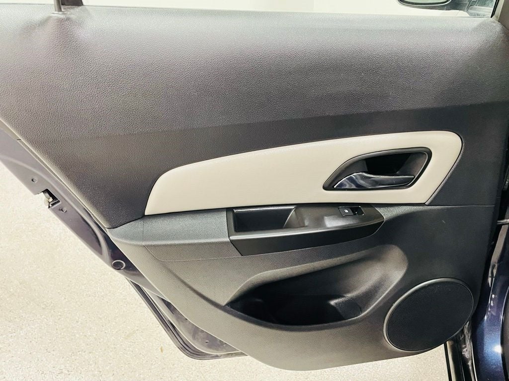 Vehicle image 40 of 45