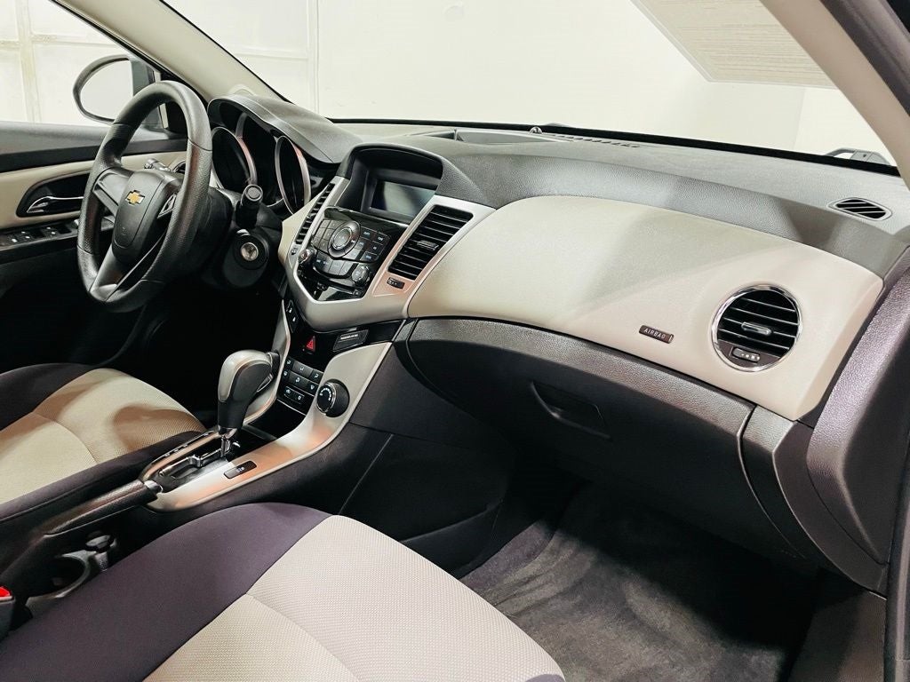 Vehicle image 31 of 45