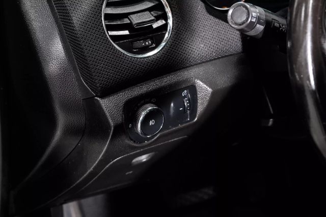 2014 Chevrolet Cruze LTZ Image 35 of 60