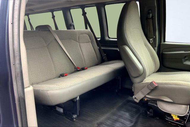 2014 Chevrolet Express LS Image 26 of 34