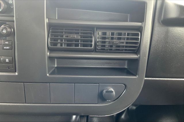 2014 Chevrolet Express LS Image 32 of 34
