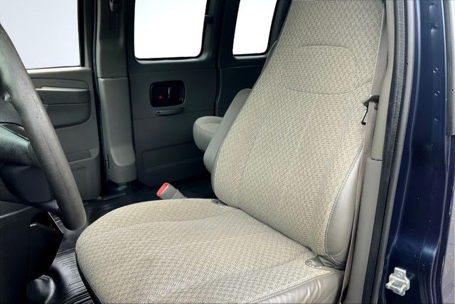 2014 Chevrolet Express LS Image 25 of 34