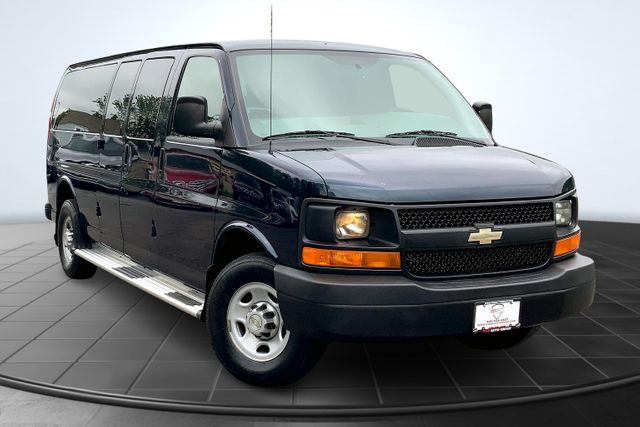 2014 Chevrolet Express LS Image 3 of 34