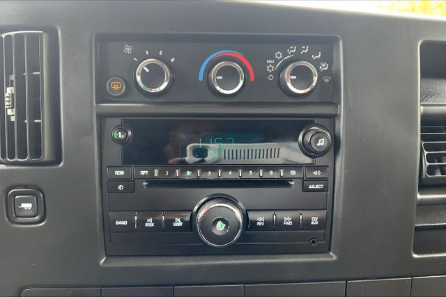 2014 Chevrolet Express LS Image 33 of 34