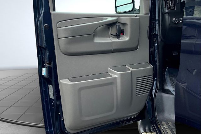 2014 Chevrolet Express LS Image 22 of 34