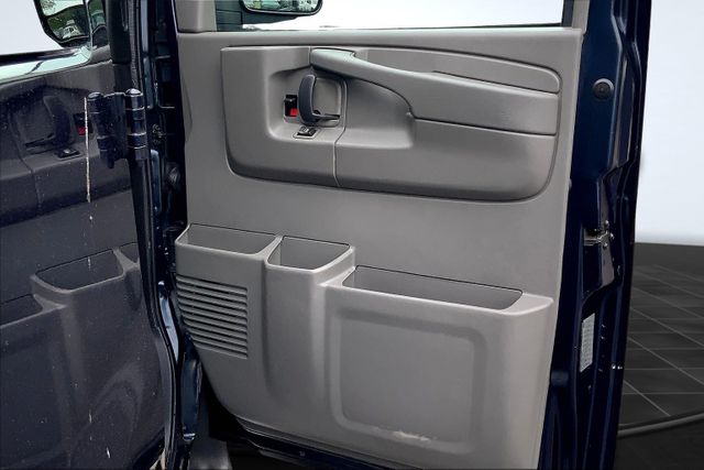 2014 Chevrolet Express LS Image 23 of 34