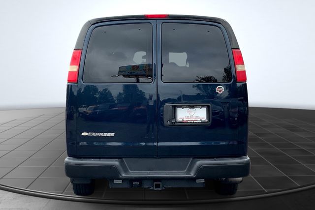 2014 Chevrolet Express LS Image 6 of 34