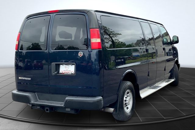 2014 Chevrolet Express LS Image 4 of 34