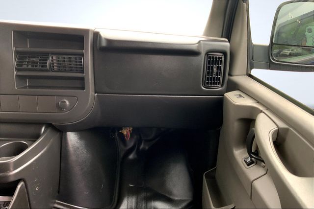 2014 Chevrolet Express LS Image 21 of 34
