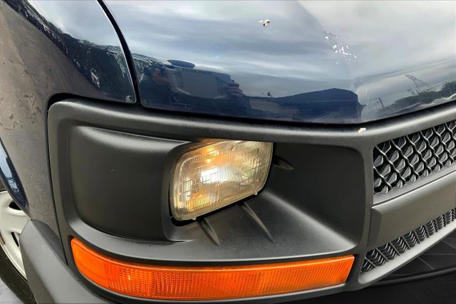 2014 Chevrolet Express LS Image 8 of 34