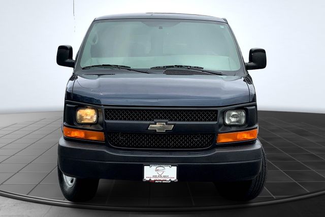 2014 Chevrolet Express LS Image 2 of 34