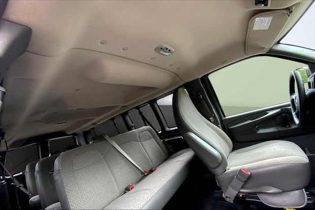 2014 Chevrolet Express LS Image 24 of 34