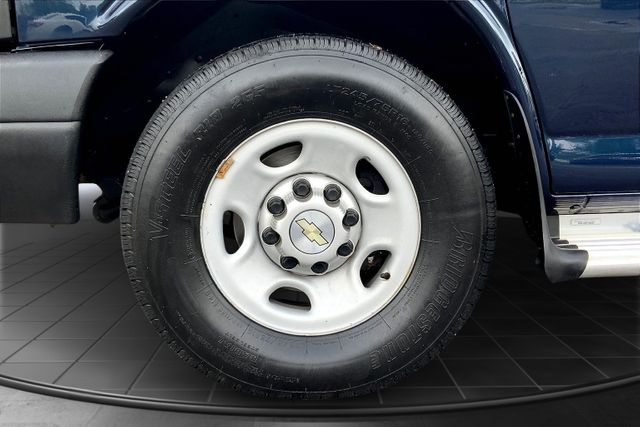 2014 Chevrolet Express LS Image 11 of 34