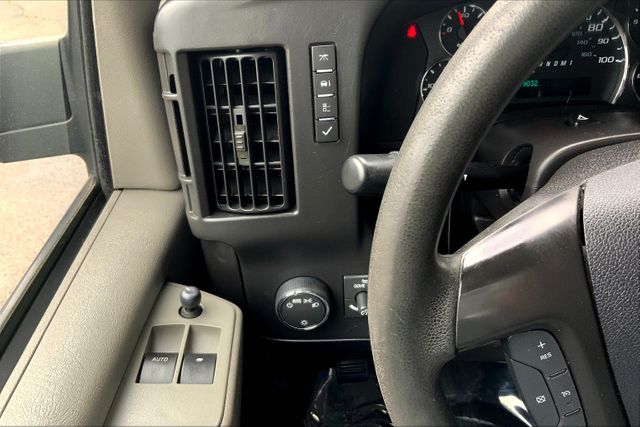 2014 Chevrolet Express LS Image 34 of 34