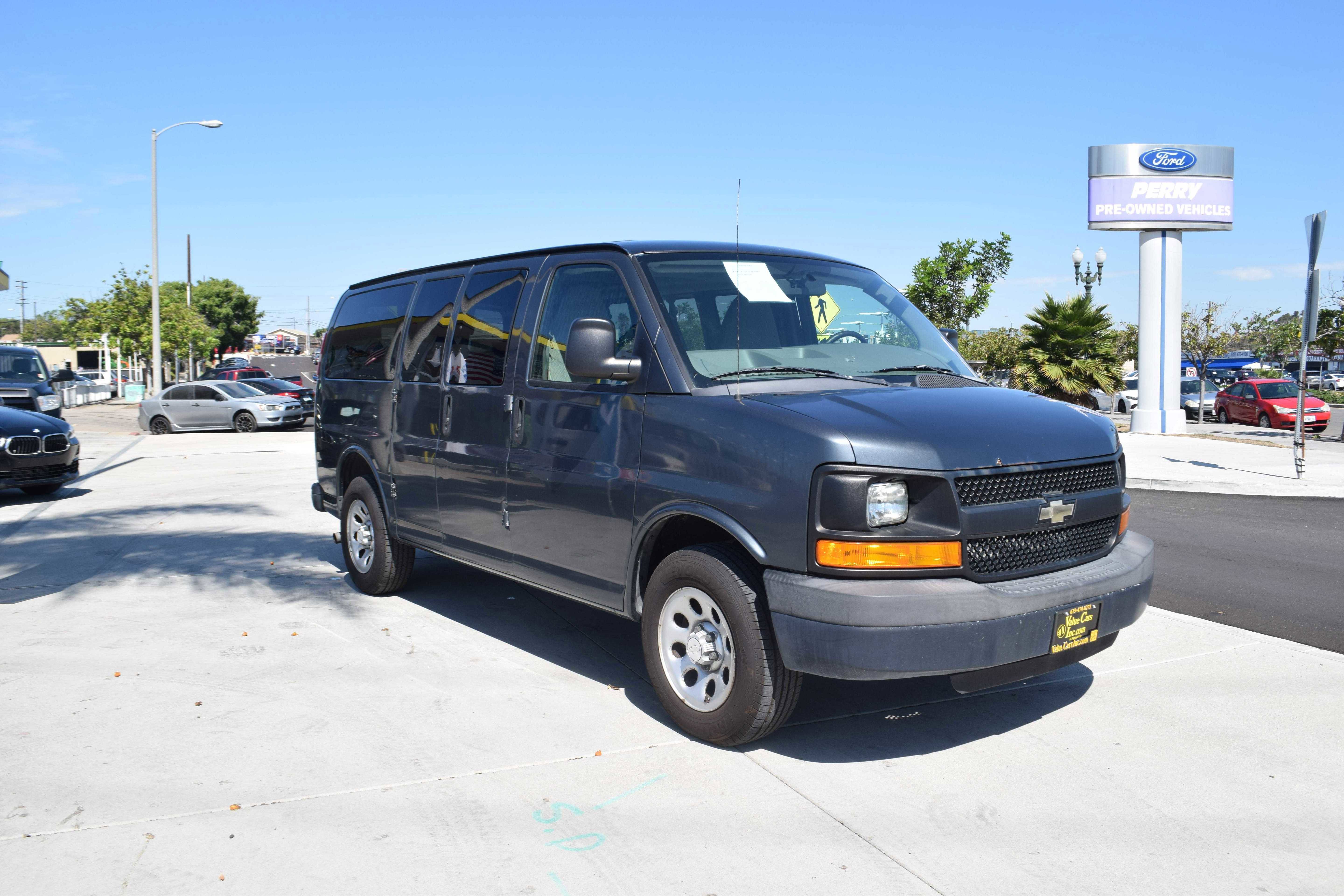 2014 Chevrolet Express LS Image 3 of 26