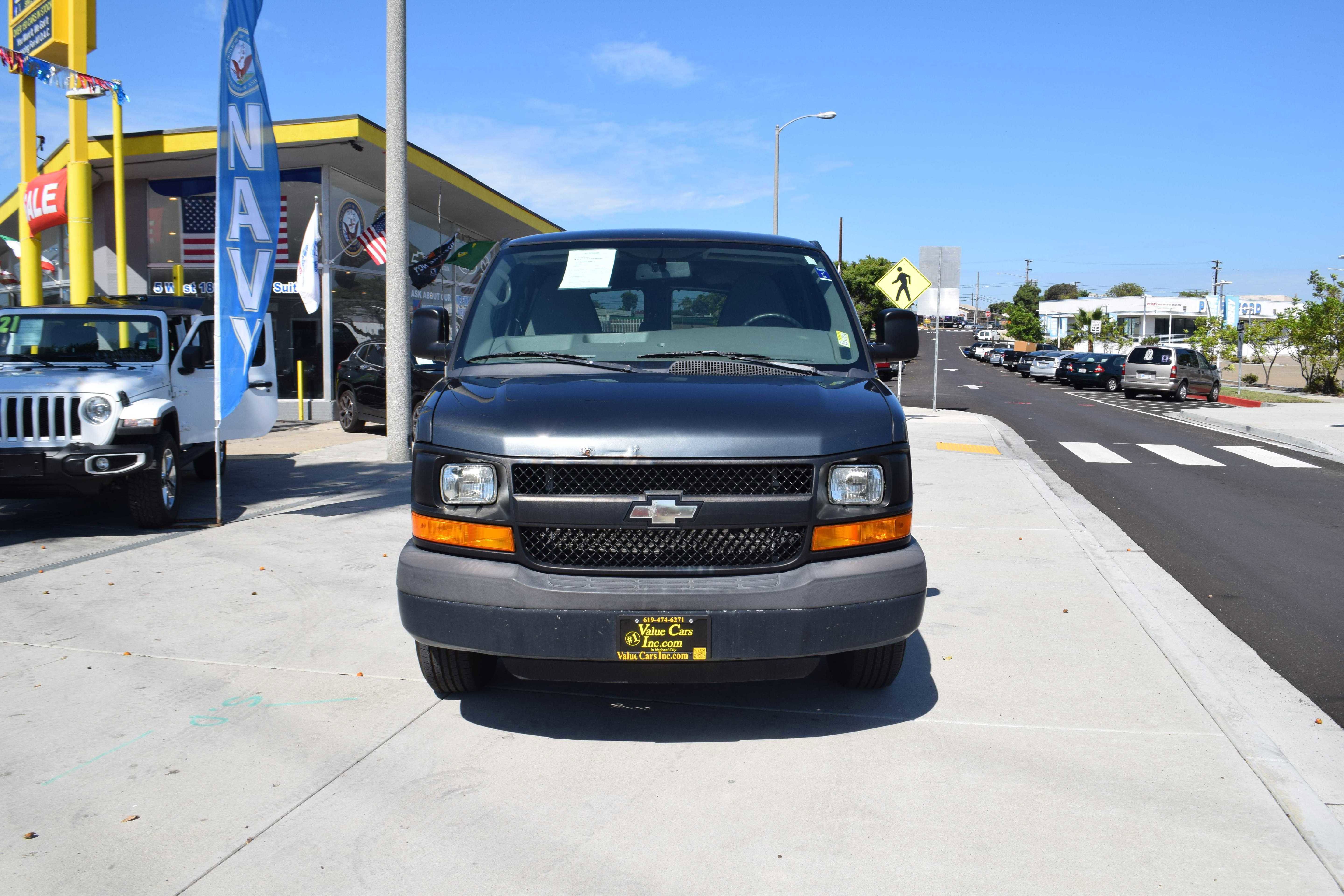 2014 Chevrolet Express LS Image 2 of 26