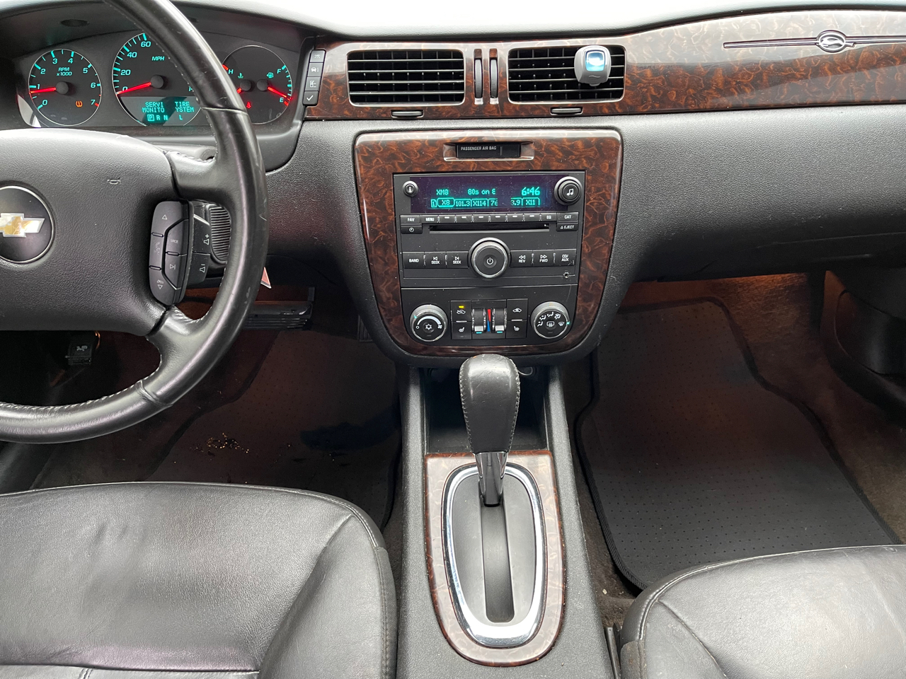 Vehicle image 17 of 24