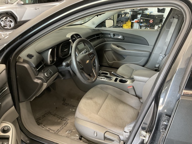 Vehicle image 22 of 32