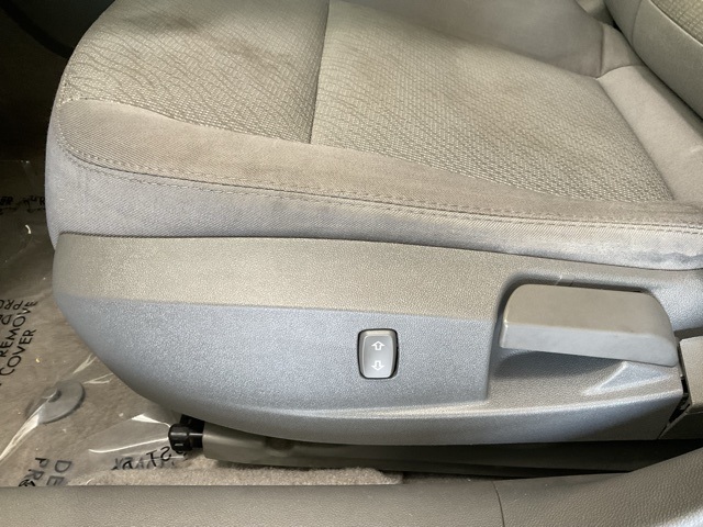 Vehicle image 21 of 32