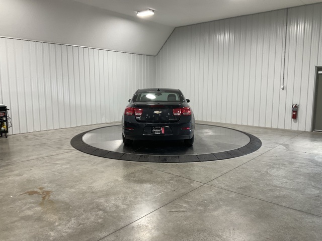 Vehicle image 8 of 32