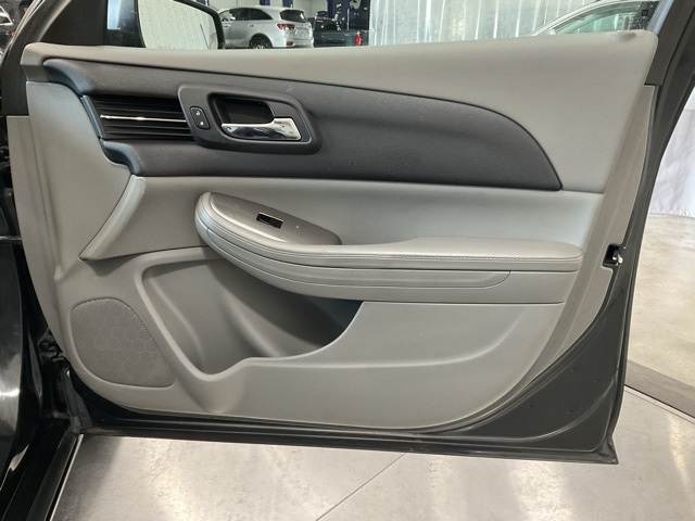 Vehicle image 31 of 32