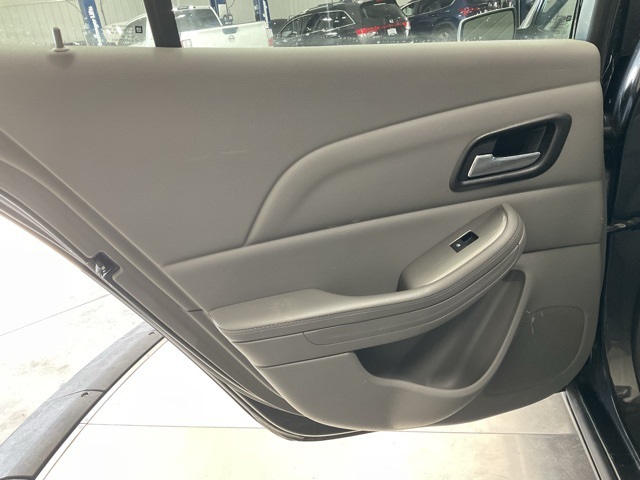 Vehicle image 29 of 32