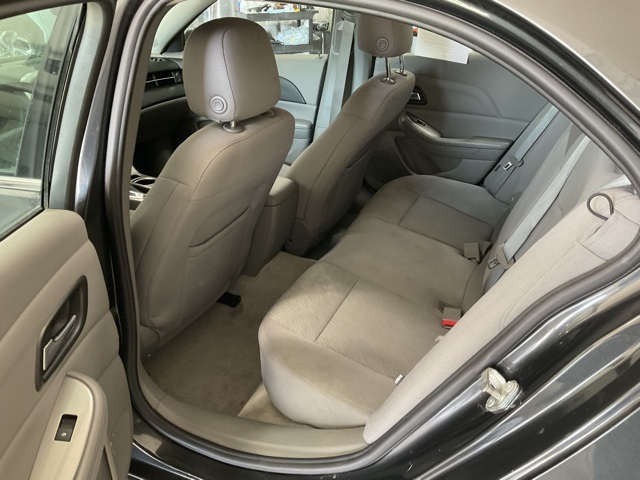 Vehicle image 23 of 32