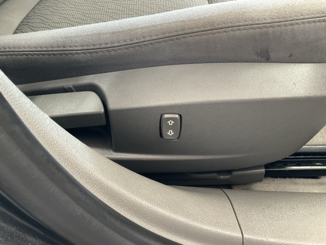Vehicle image 26 of 32