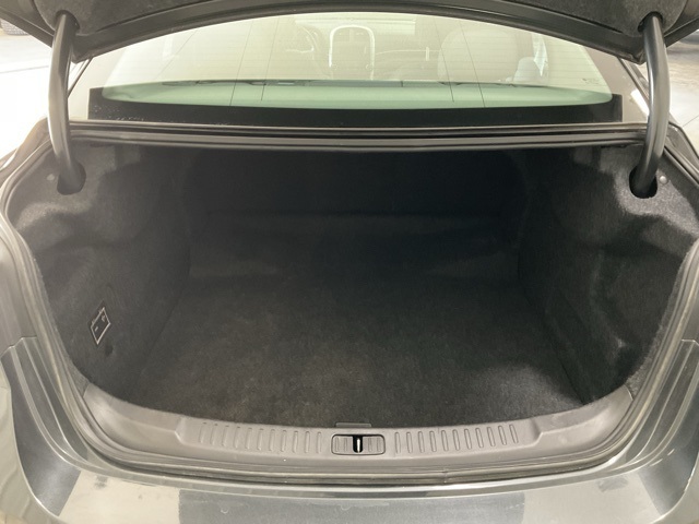 Vehicle image 27 of 32